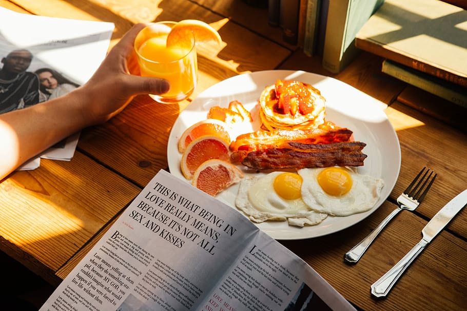 Como se pone una mesa de desayuno americano