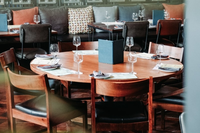Mesas para restaurante cuadradas vs redondas