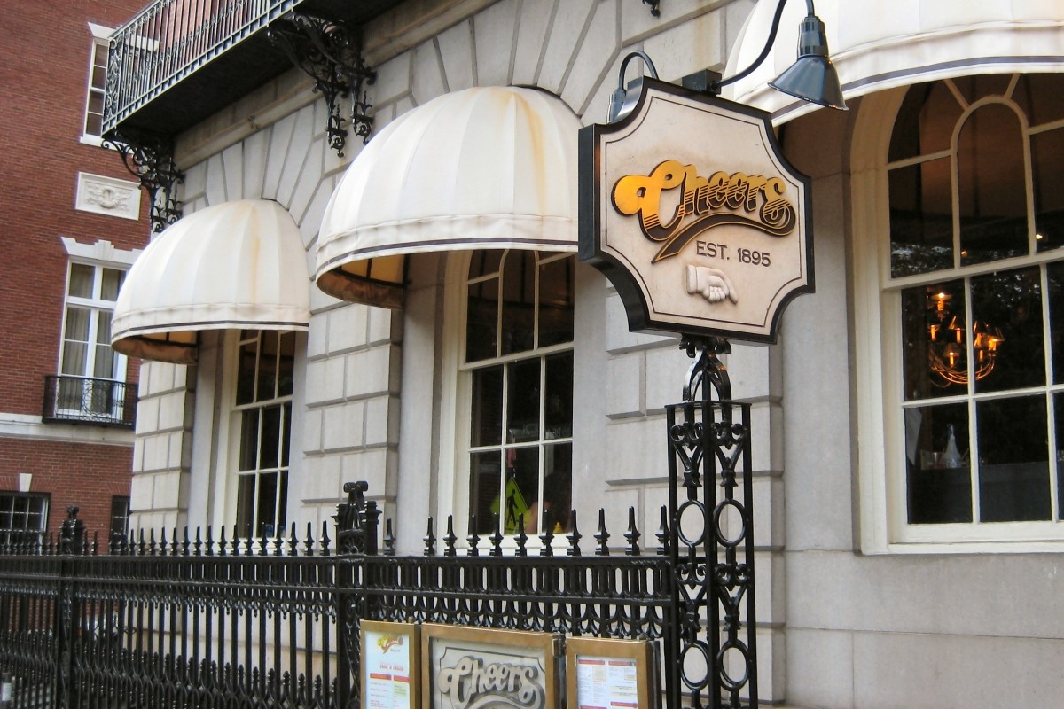 Mobiliario para bar, inspirado en Cheers