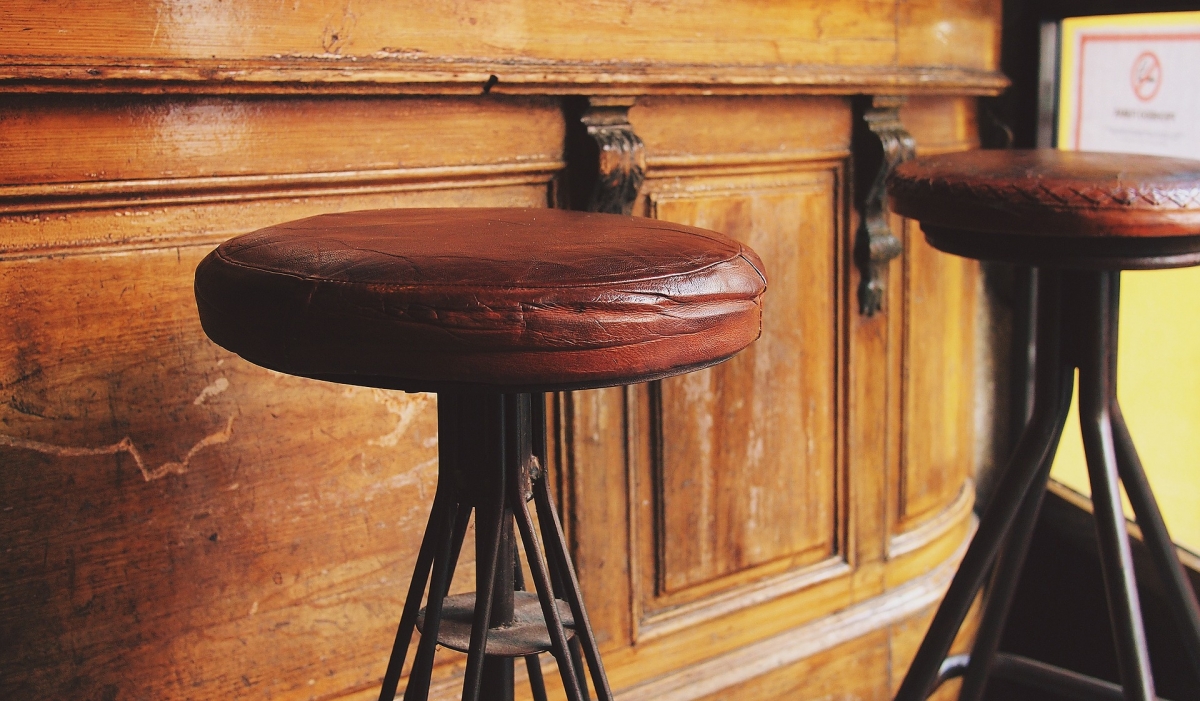 Mobiliario para bar, banco para bar