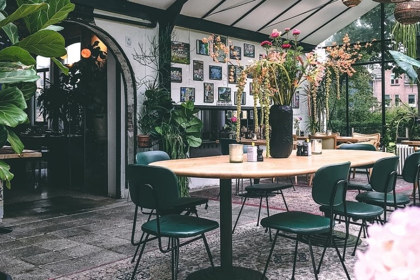 decorar restaurantes con plantas