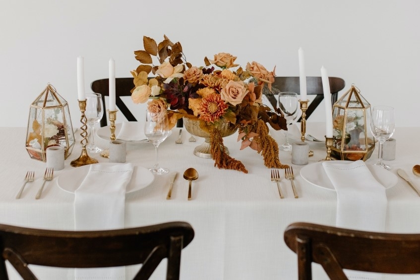 montaje de mesas para banquetes y eventos